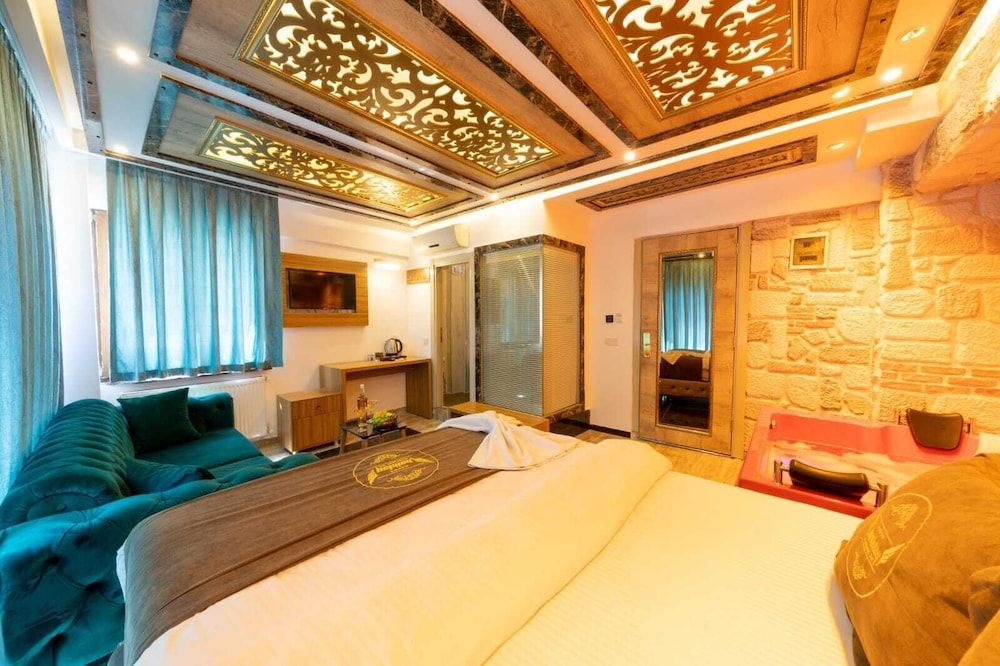 undefined Holiday Business Otel 3