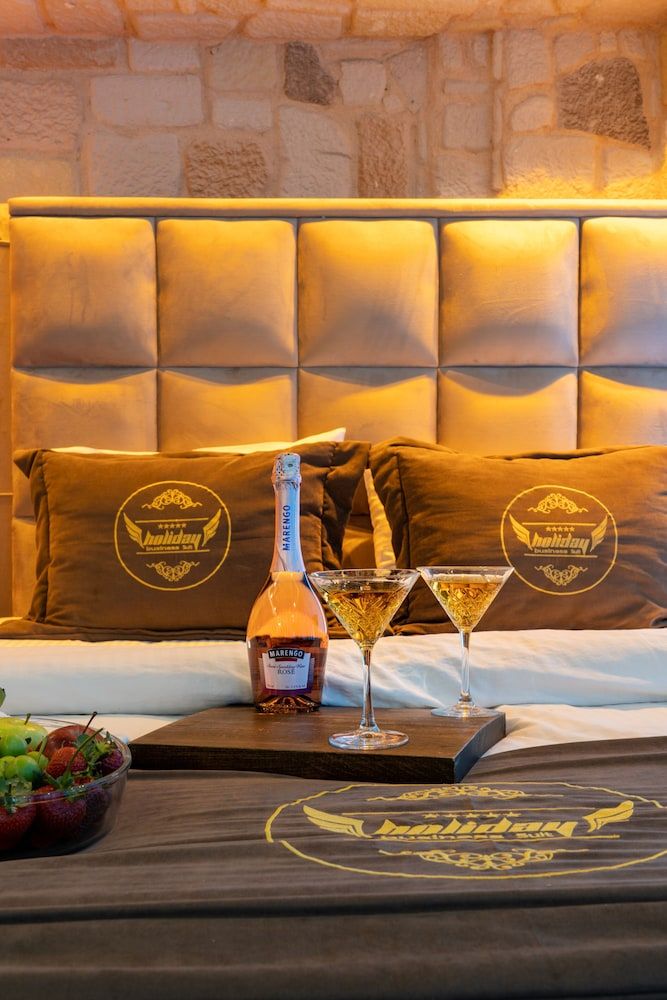 undefined Holiday Business Otel 6