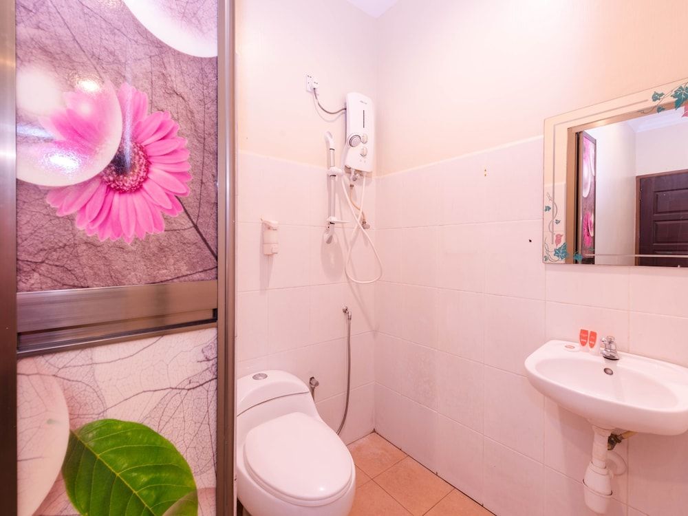 OYO 89783 Bjorn Boutique Hotel Wangsa Ma Standard Double Room, 1 King Bed 4