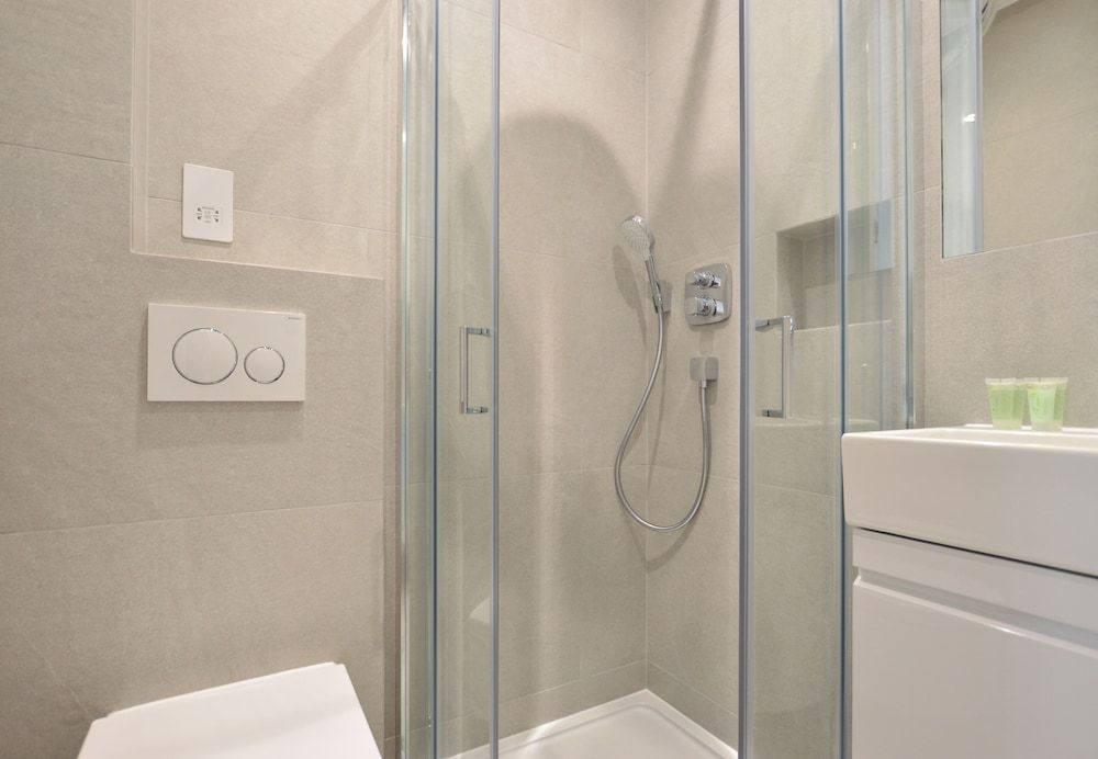 StayPrime Earls Court Serviced Apartments Small Standard Studio 4