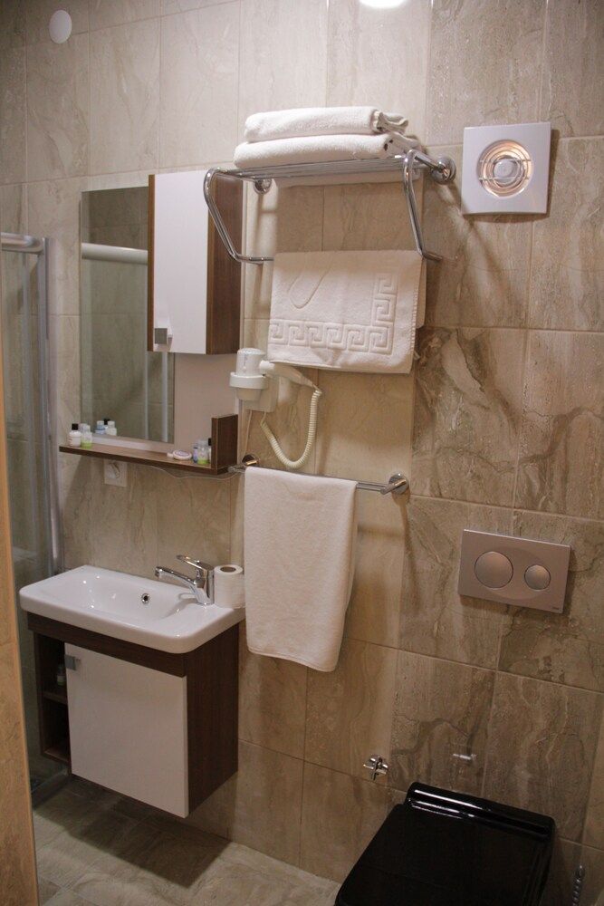 Aygunes Hotel Triple Room 3