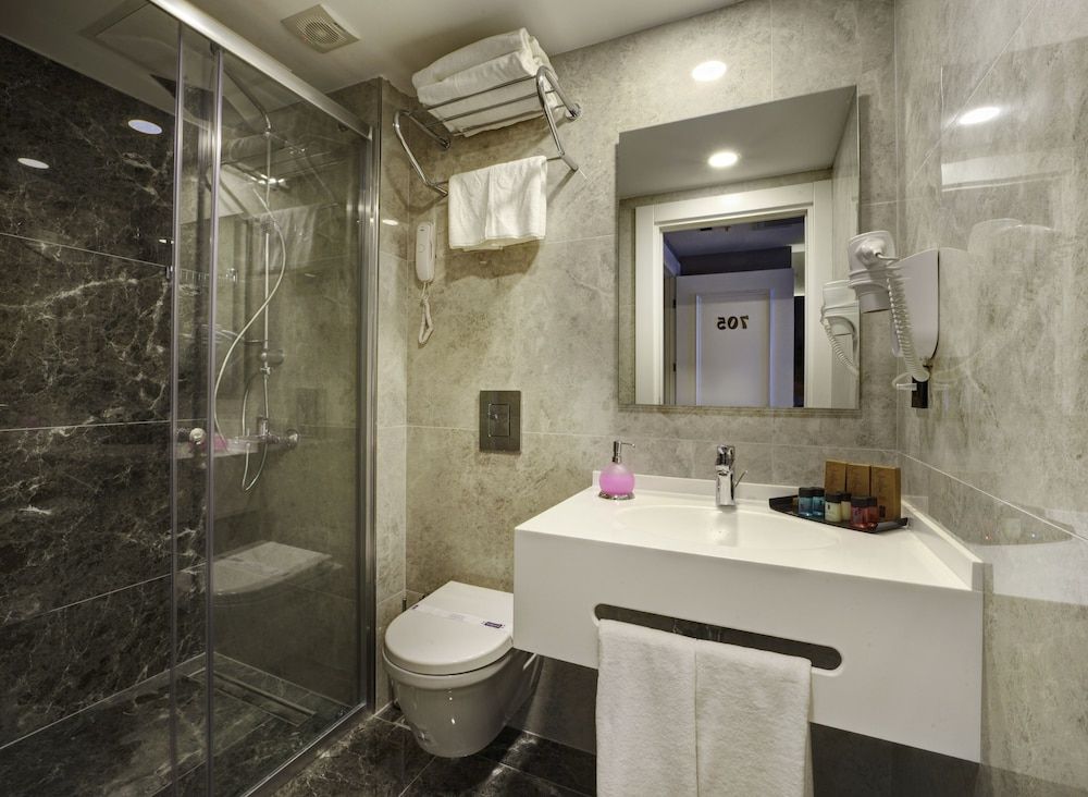 Dora Pera Hotel Standard Double Room 4