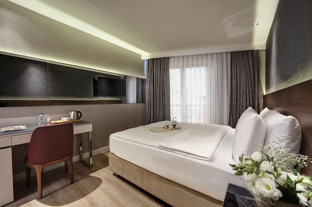 undefined Dora Pera Hotel 9