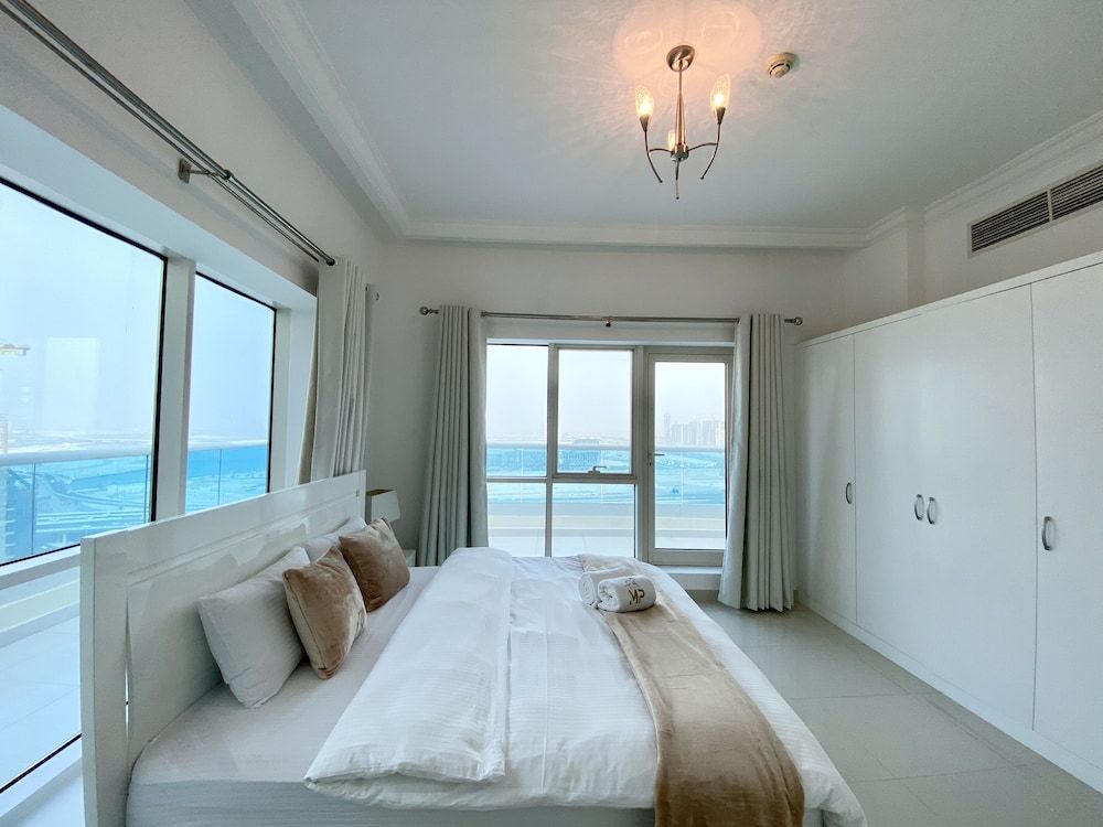 undefined  Luxe Apt with Panoramic Views and Terrace 9