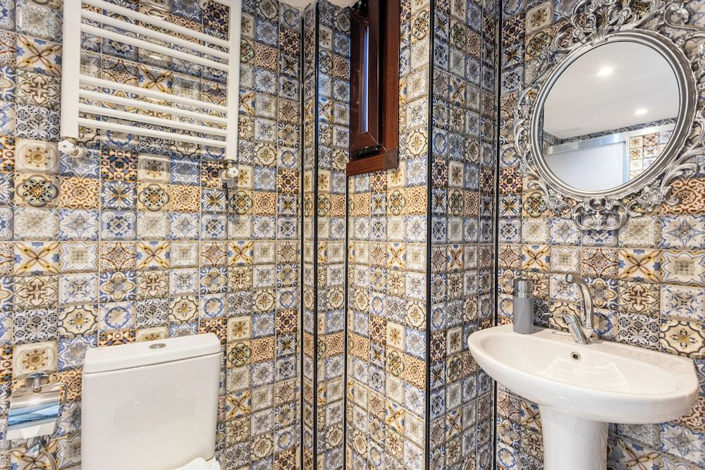 Lumina Boutique Hotel Superior Triple Room, City View 11