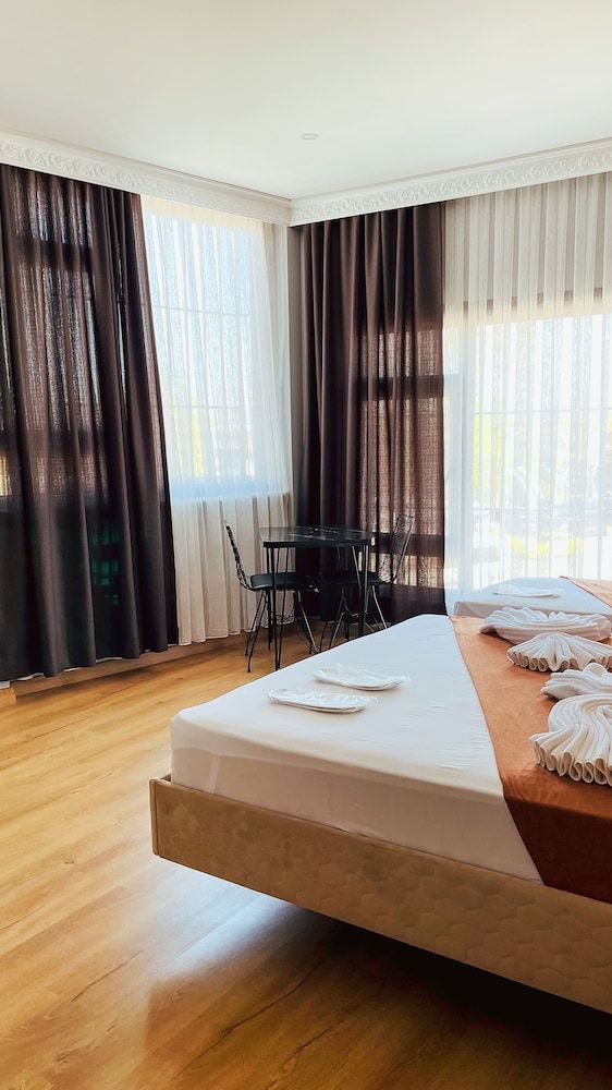 Lumina Boutique Hotel Superior Triple Room, City View 15