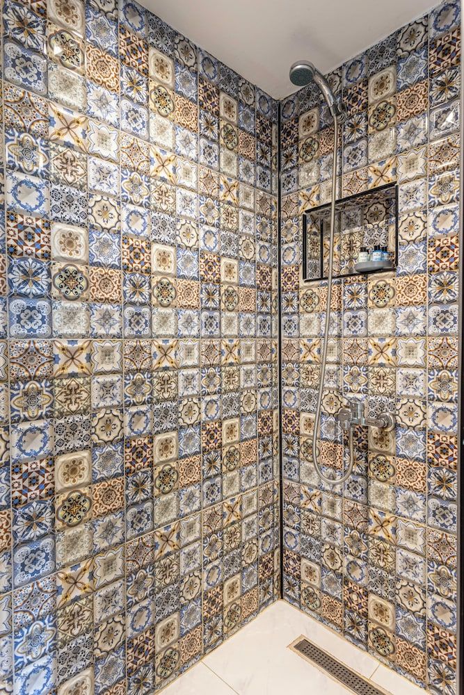 Lumina Boutique Hotel Superior Triple Room, City View 12