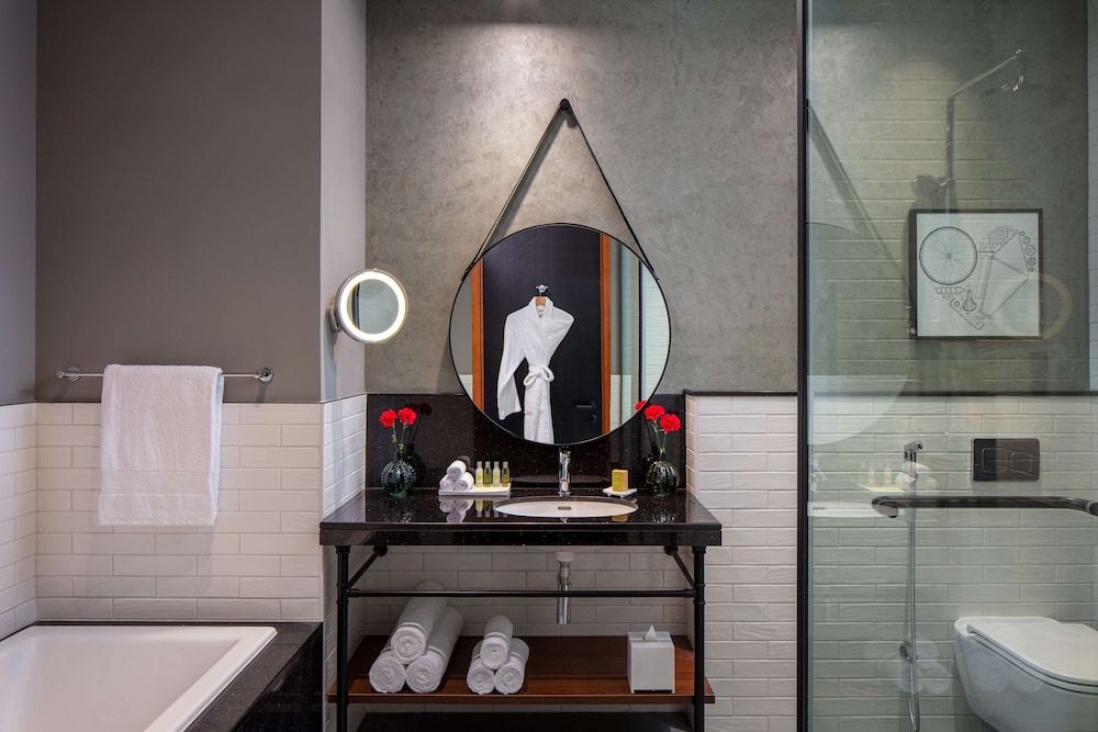 DoubleTree by Hilton Dubai M Square Hotel & Residences Twin Guest Room 5