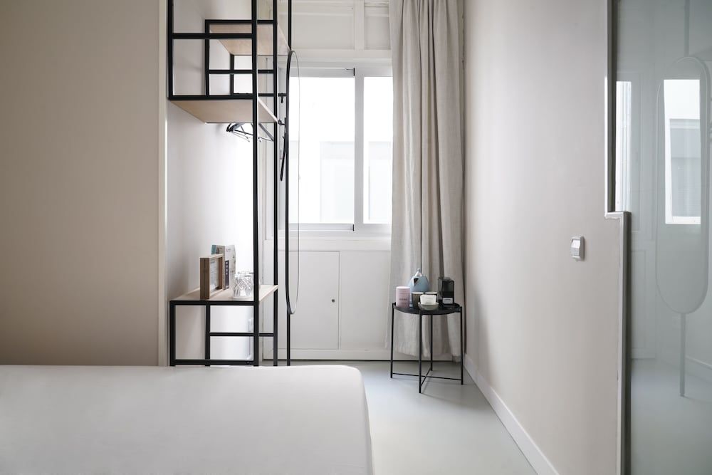 Numa Madrid Script Small Room 20