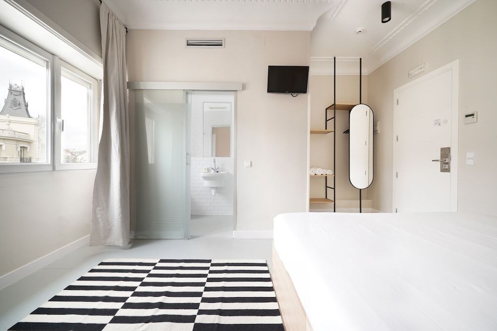 Numa Madrid Script Standard Room 14