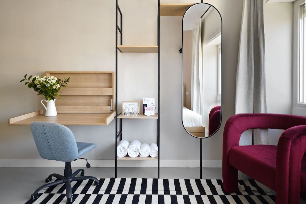 Numa Madrid Script Standard Room 24