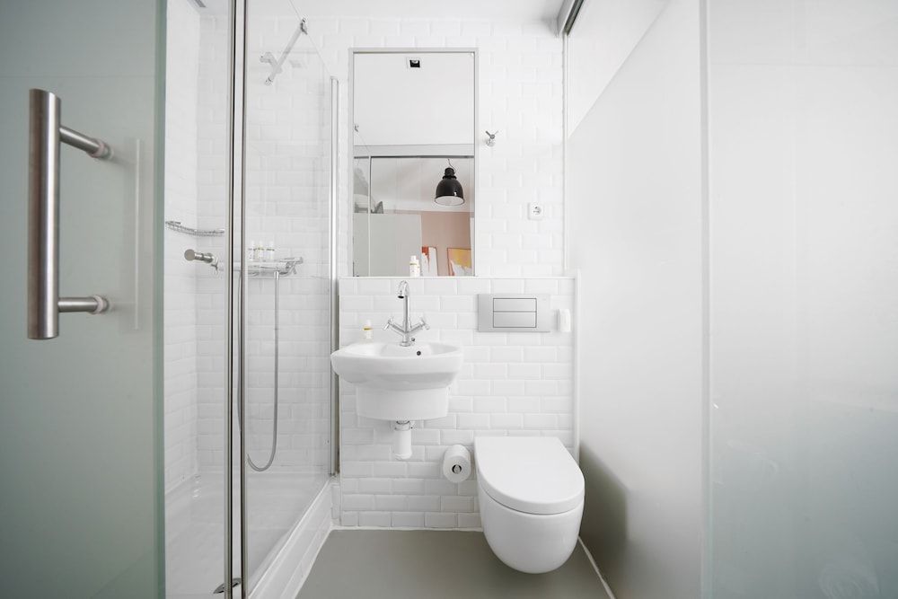 Numa Madrid Script Small Room 16