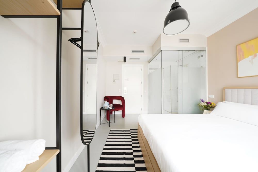 Numa Madrid Script Standard Room 15