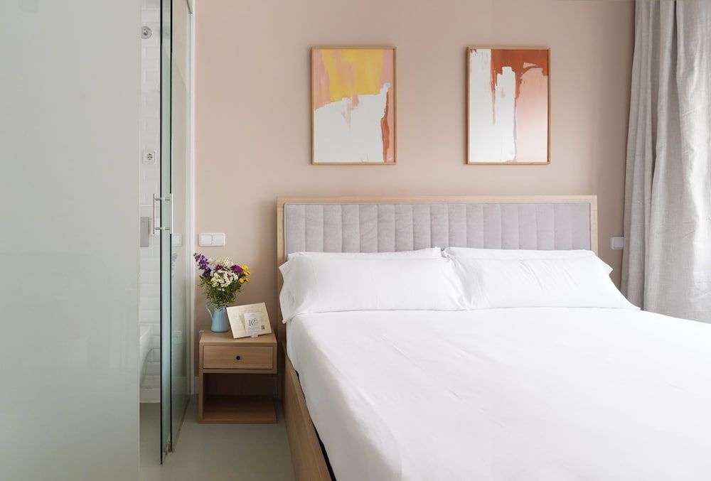 Numa Madrid Script Standard Room 6