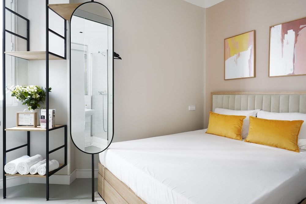Numa Madrid Script Small Room 9