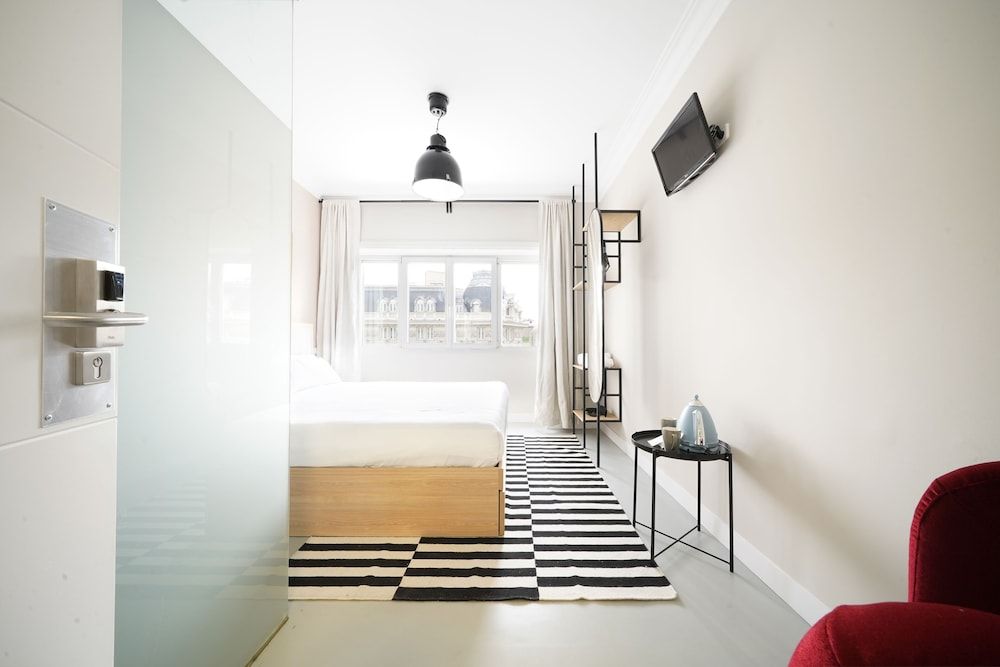 Numa Madrid Script Standard Room 20