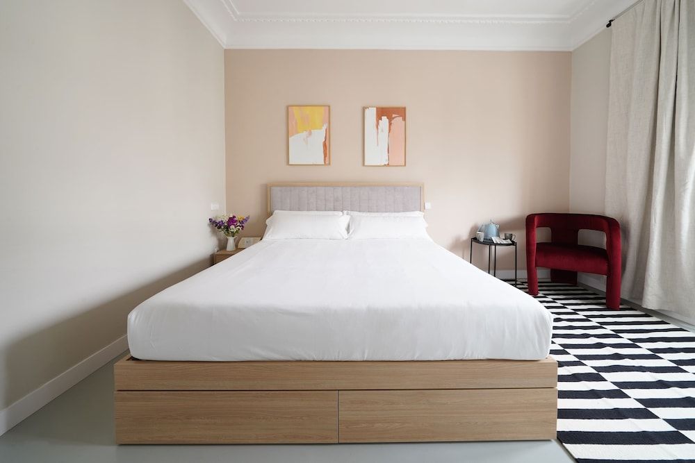 Numa Madrid Script Standard Room 3
