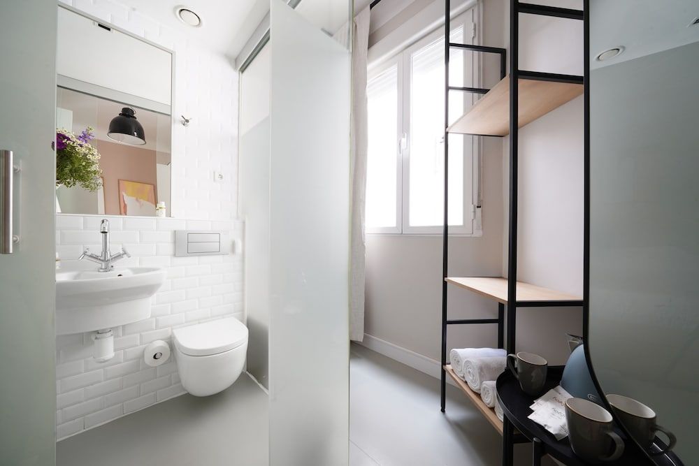 Numa Madrid Script Small Room 17