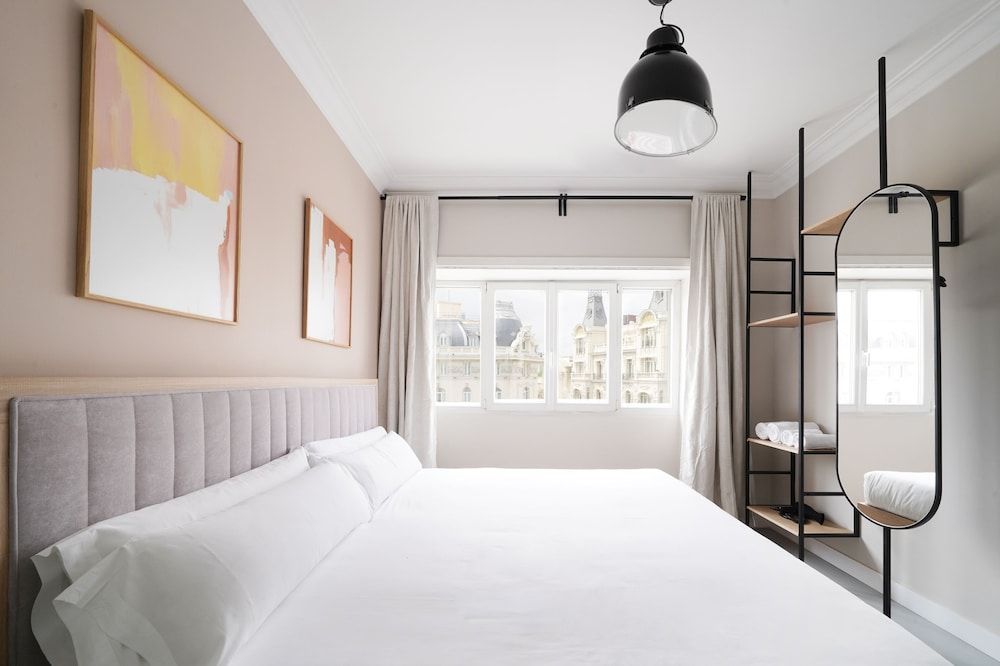 Numa Madrid Script Standard Room 8