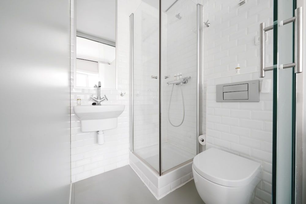 Numa Madrid Script Standard Room 17