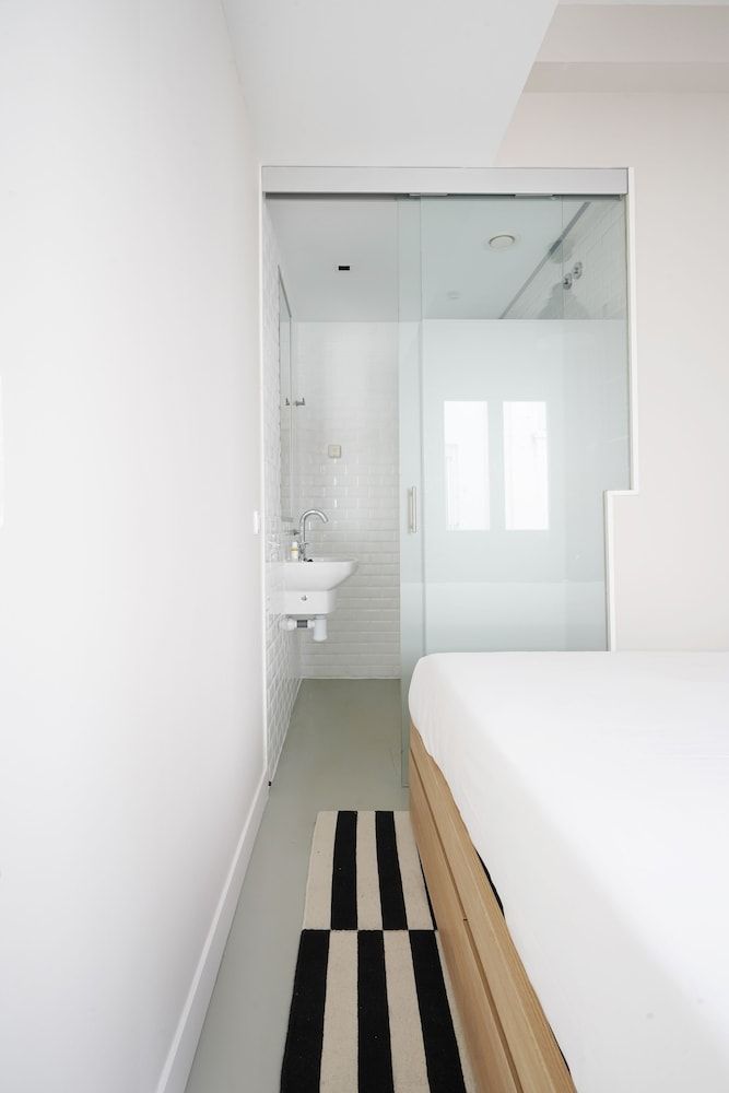 Numa Madrid Script Small Room 13