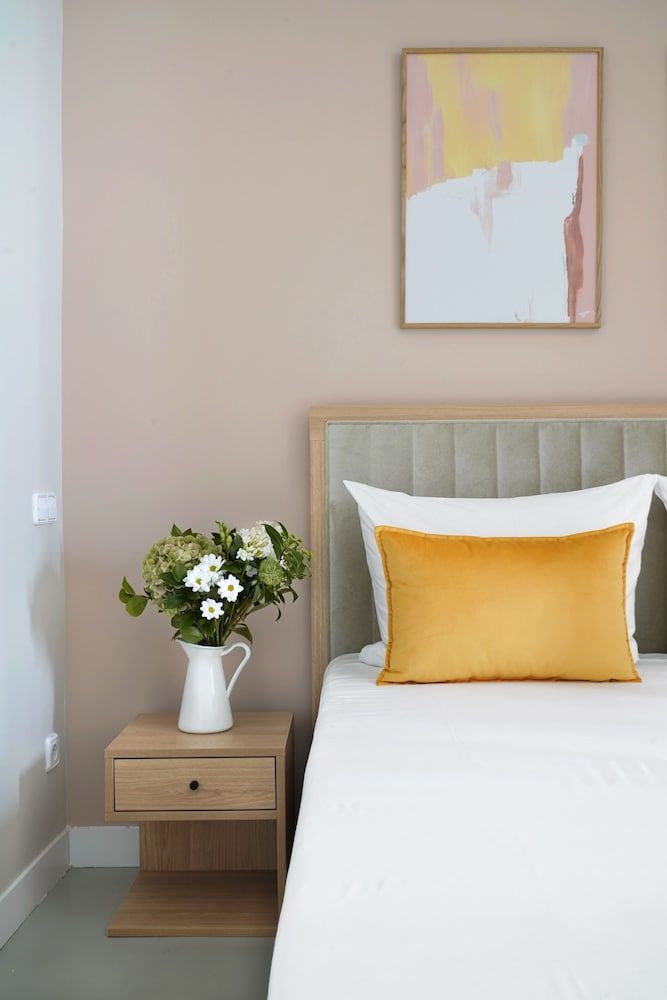 Numa Madrid Script Small Room 7