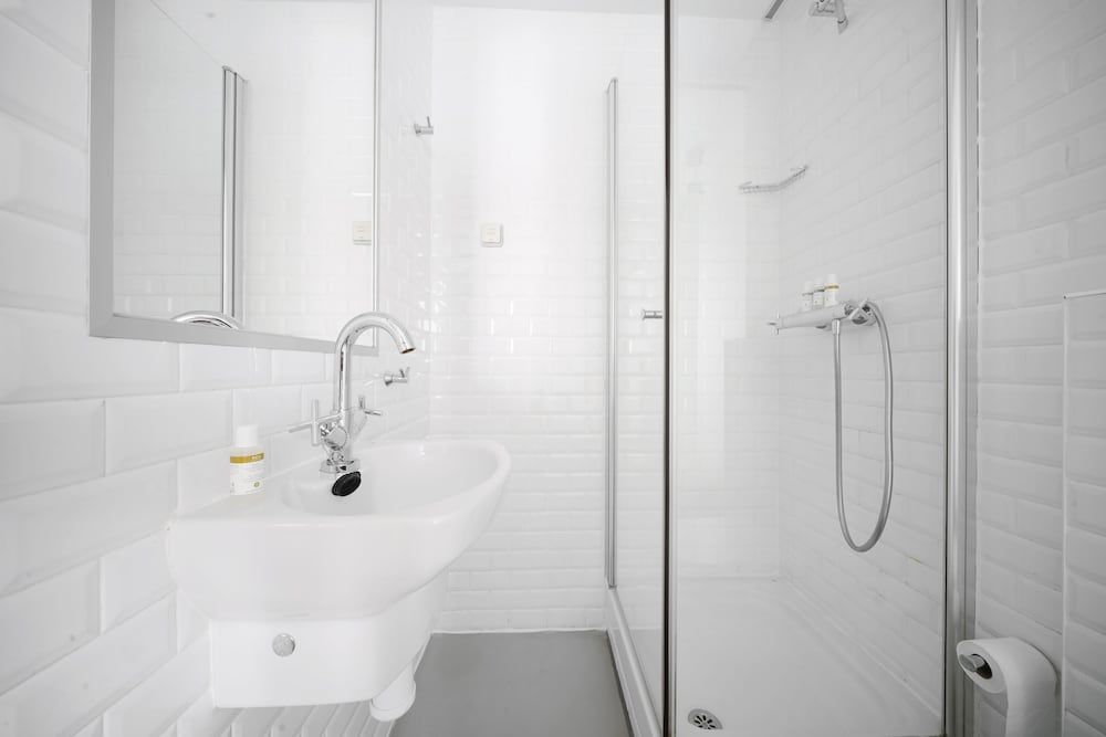 Numa Madrid Script Small Room 15