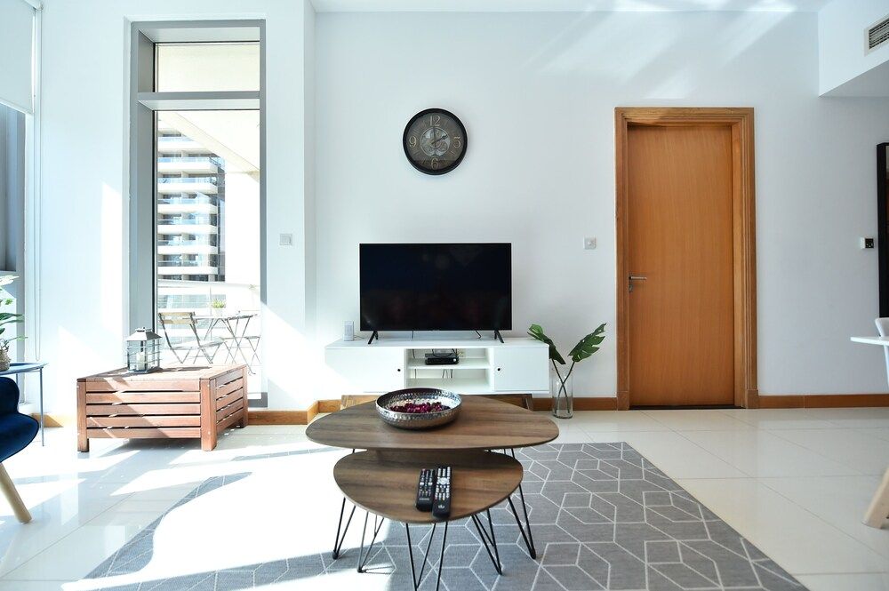 undefined BBL - Stylish 1BR with balcony in Marina 10