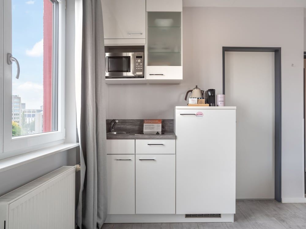 Numa Frankfurt Oben Medium Studio with Kitchenette 8