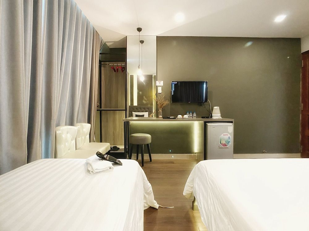 undefined M&H Hotel 8