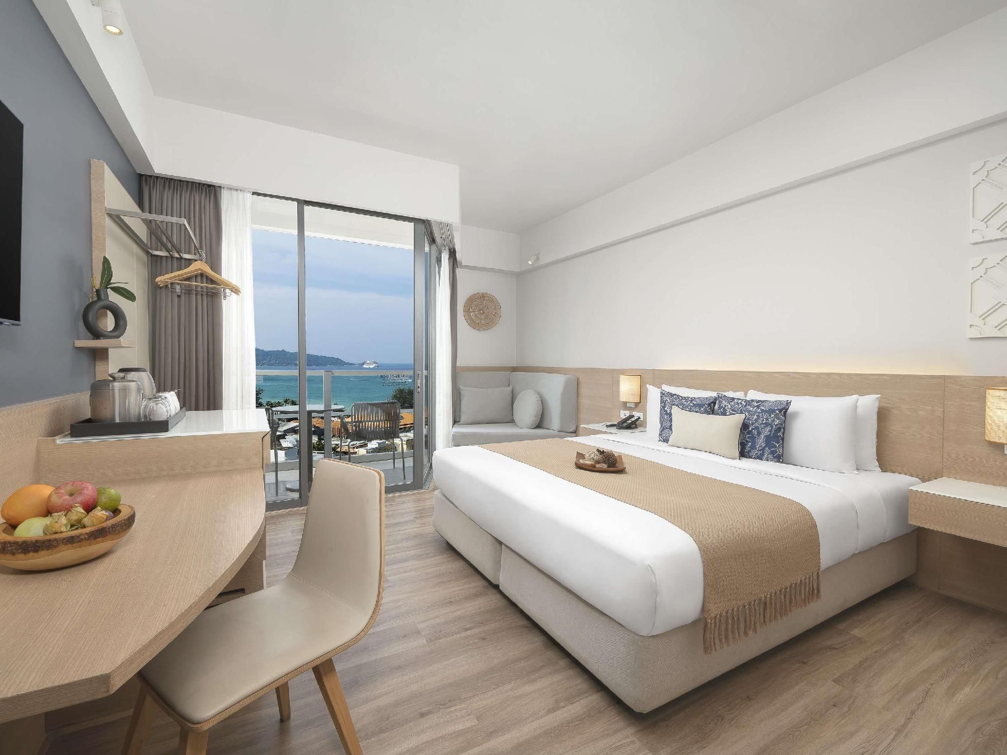 DELUXE ROOM, 1 king size bed, Balcony, Sea view