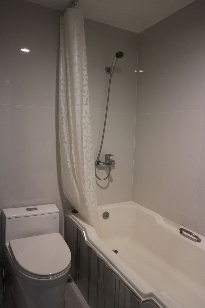 Crown   Bts   Nana  Hotel Superior Double Room 11