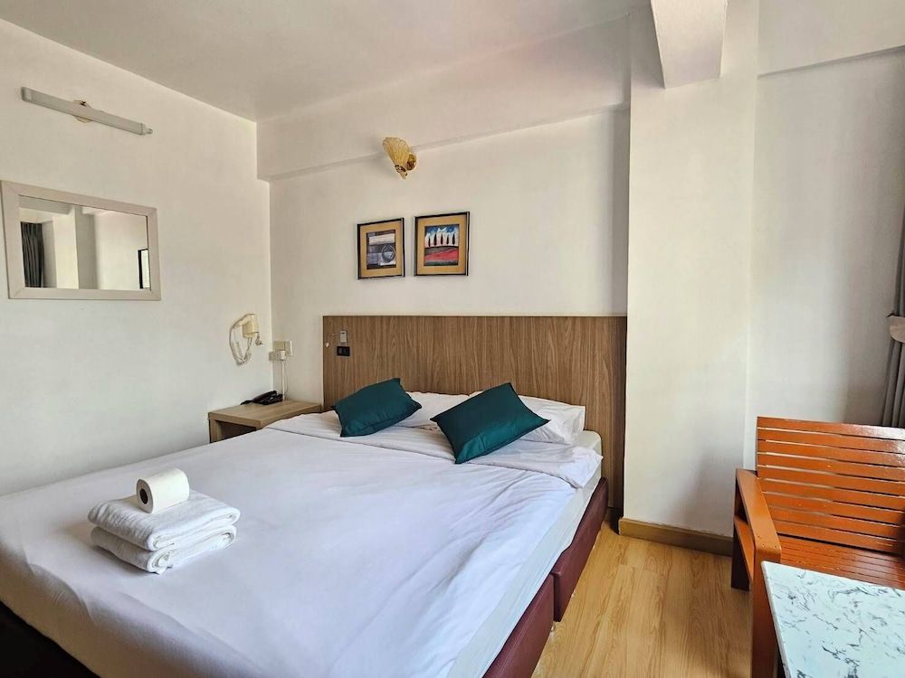 undefined Crown   Bts   Nana  Hotel 9