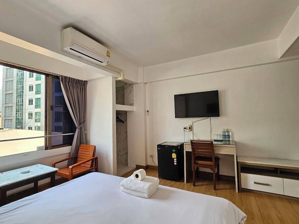 Crown   Bts   Nana  Hotel Superior Double Room 5