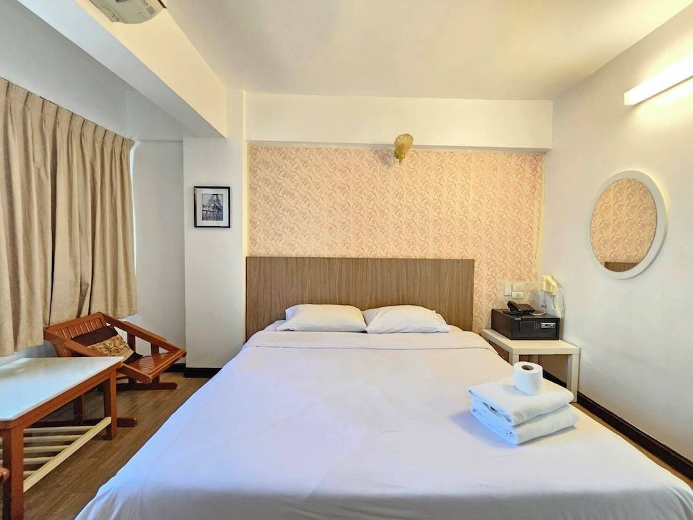 undefined Crown   Bts   Nana  Hotel 10