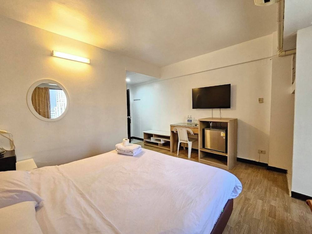 Crown   Bts   Nana  Hotel Superior Double Room 7