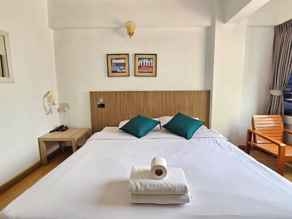 undefined Crown   Bts   Nana  Hotel 7