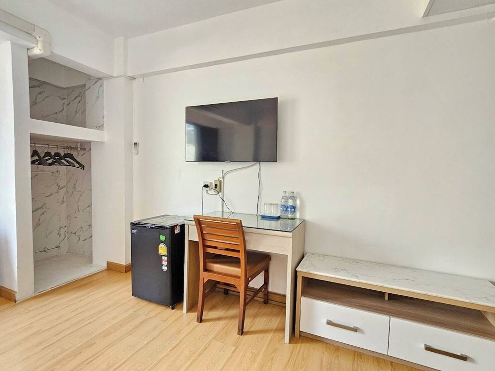 Crown   Bts   Nana  Hotel Superior Double Room 12