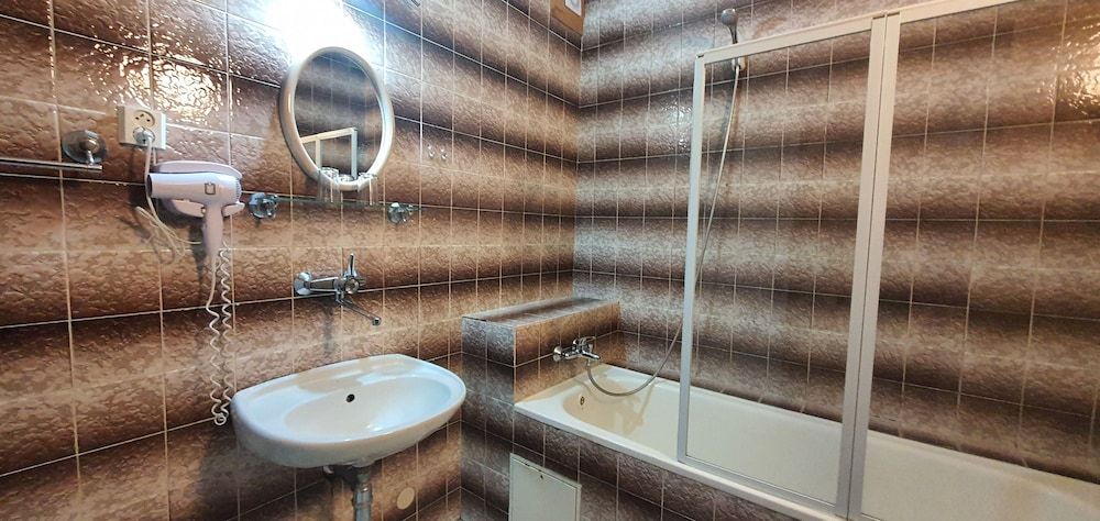 TM-Travelhotel Economy Double Room, Non Smoking 6