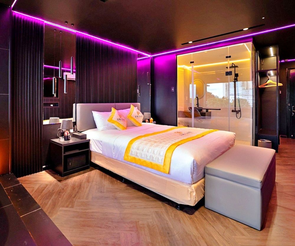 undefined HANZ Friday Premium Hotel 7