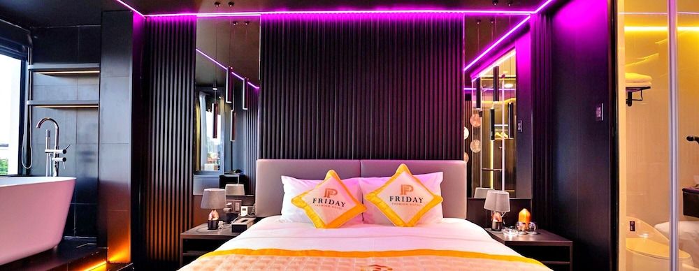 undefined HANZ Friday Premium Hotel 6