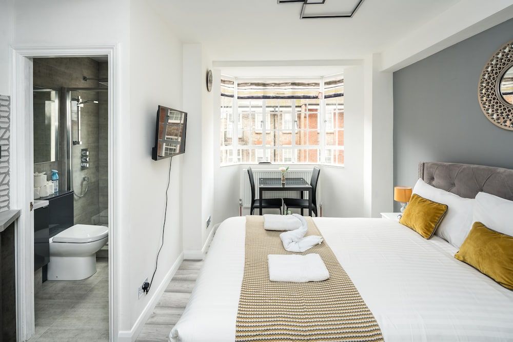undefined NEW Sleek & Modern Studio in the Heart of Chelsea 7