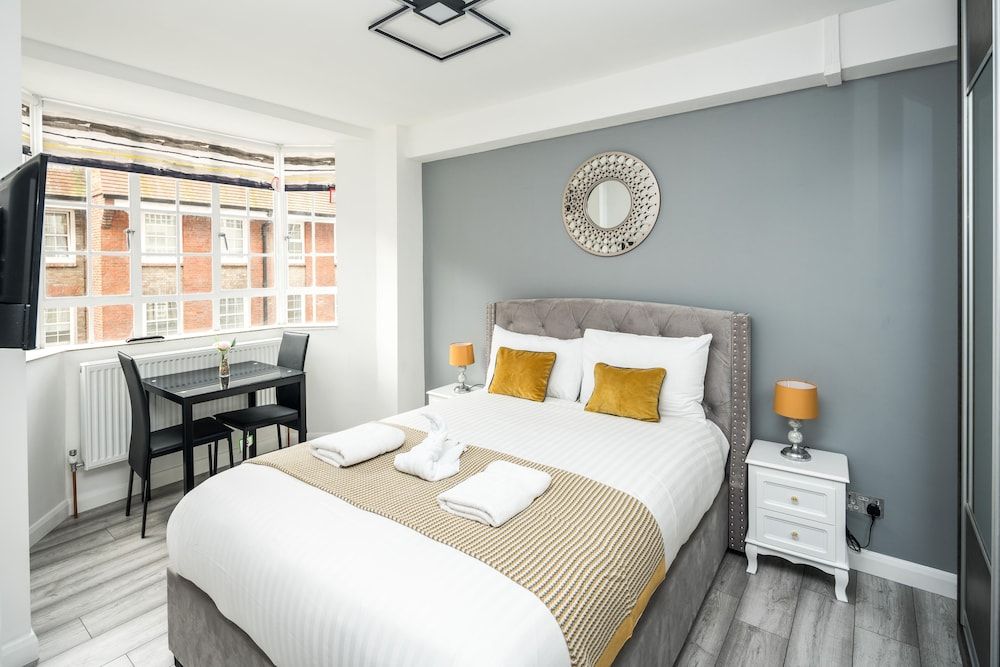 undefined NEW Sleek & Modern Studio in the Heart of Chelsea 8