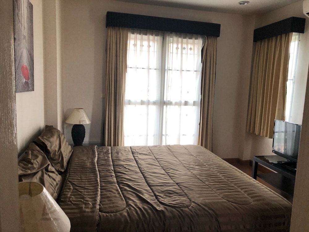 Pattaya Pool Villa TLH 3-Bedroom Villa with Private Pool 5