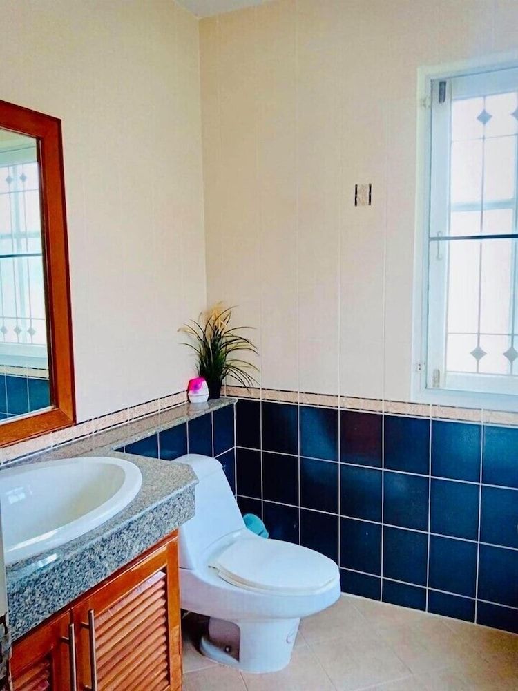 Pattaya Pool Villa TLH 3-Bedroom Villa with Private Pool 15