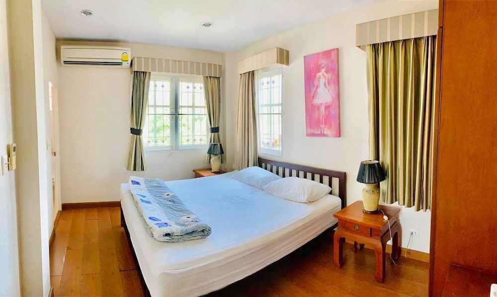 Pattaya Pool Villa TLH 3-Bedroom Villa with Private Pool 10