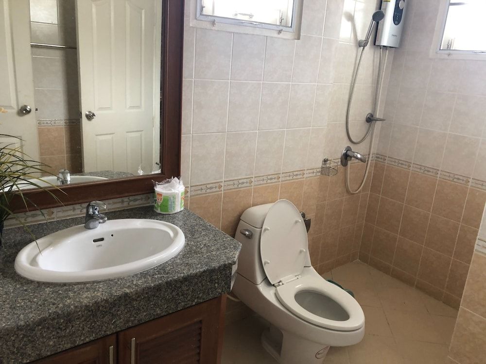 Pattaya Pool Villa TLH 3-Bedroom Villa with Private Pool 14