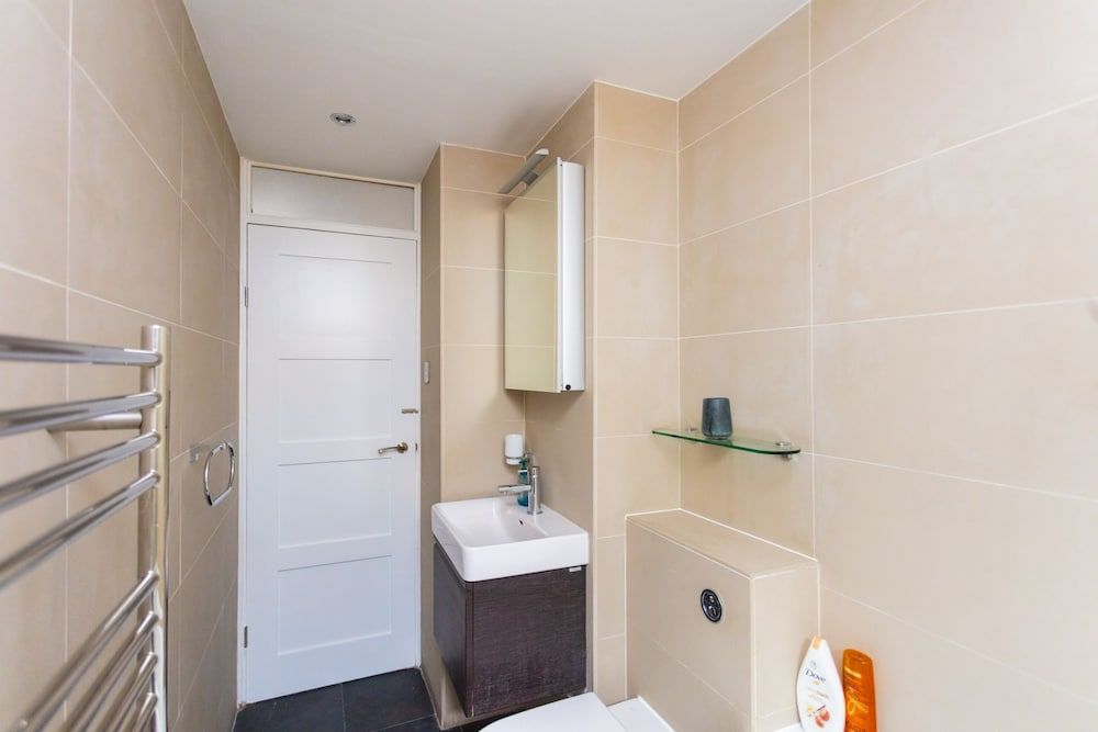 Spacious Central 3 Bedroom Apartment in Old Street Basic Apartment, Multiple Beds 33