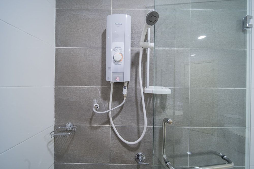 OYO Home 89449 Fancy 2 Bedroom Crest Residence Classic Room 18