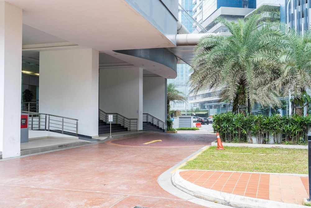 undefined OYO Home 89449 Fancy 2 Bedroom Crest Residence 4